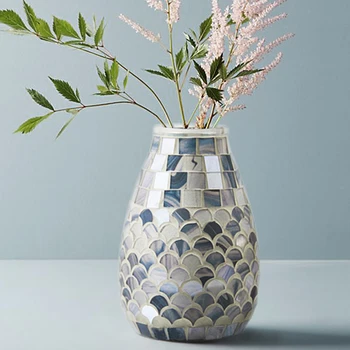 Прясна стъклена ваза от бяла мозайка