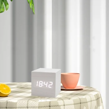 Дървен Куб с гласов контрол Будилник Декоративни Часовници Вечерни украса за спални Аксесоари за празнични партита